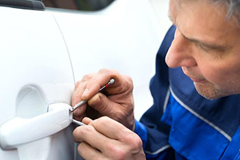 Car locksmiths near me